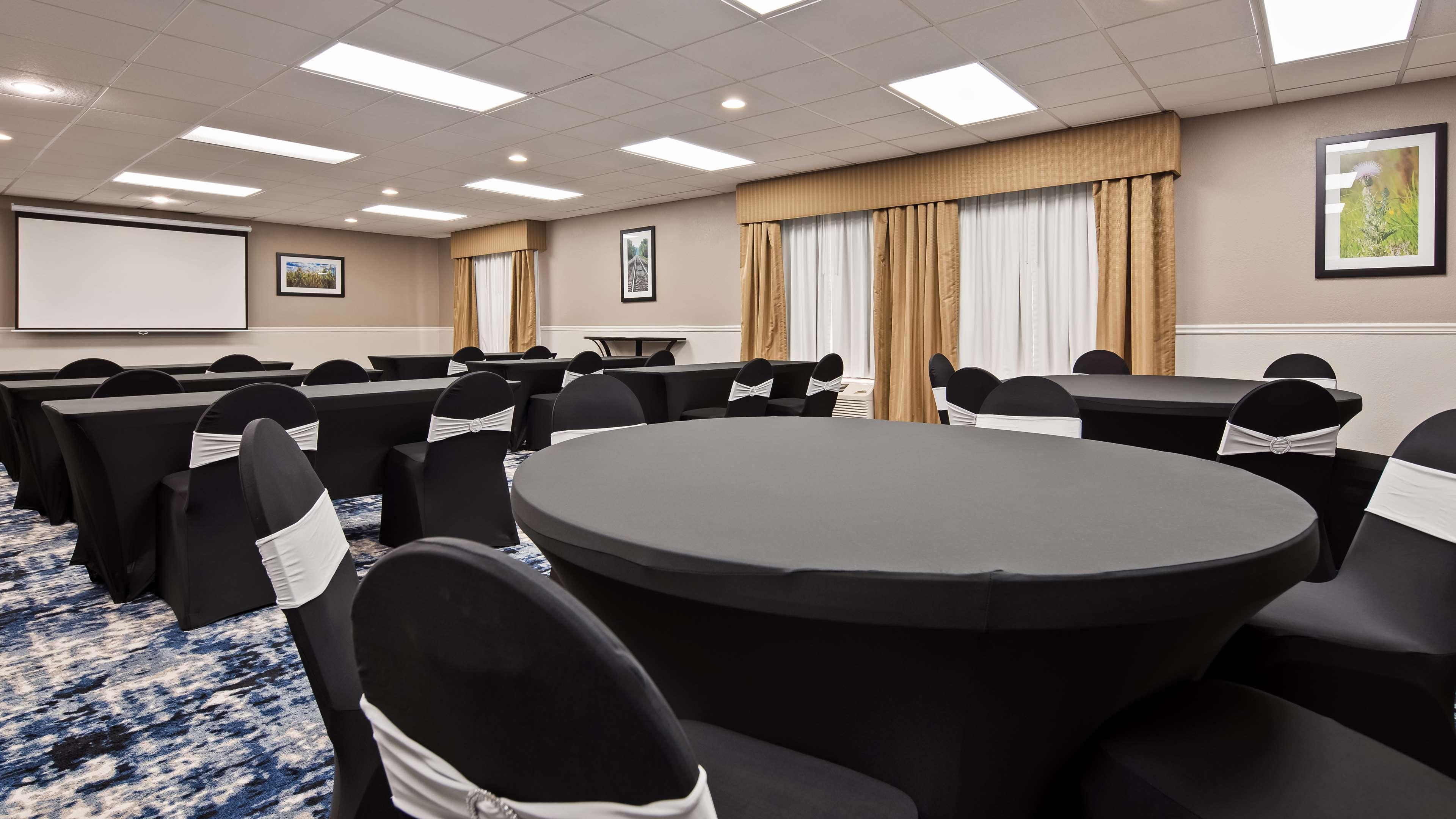 Best Western Plus Kansas City Airport - Kci East Exterior photo